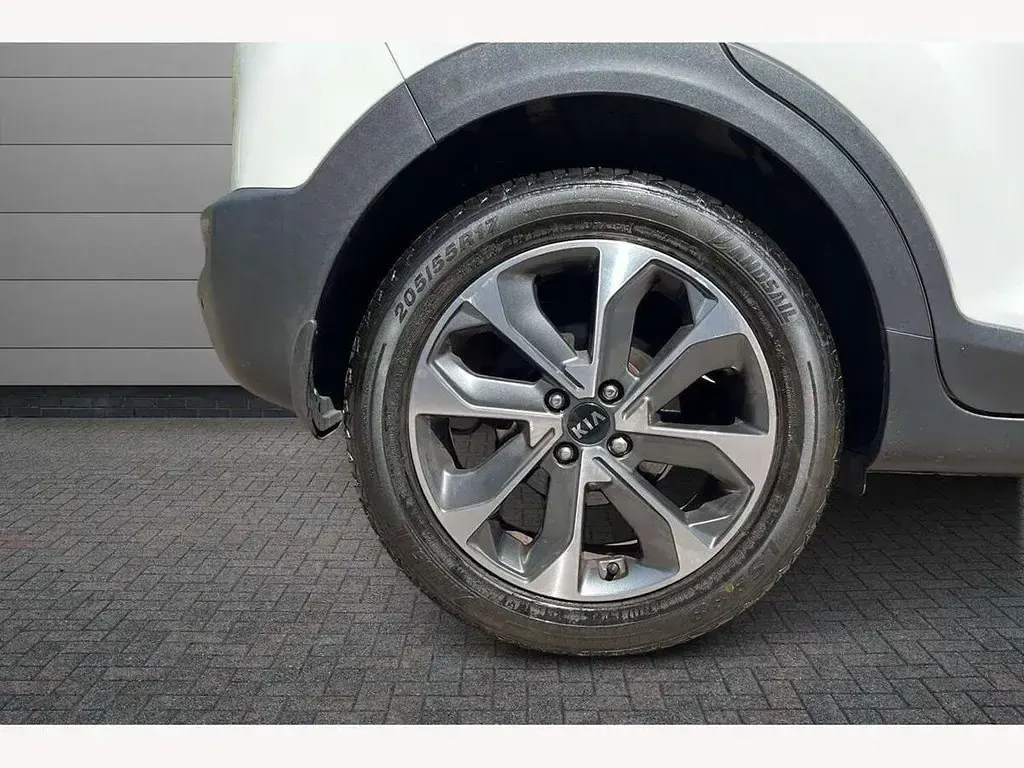 Begagnad Kia Stonic 118 HK (86 kW) 2019 Vit SUV