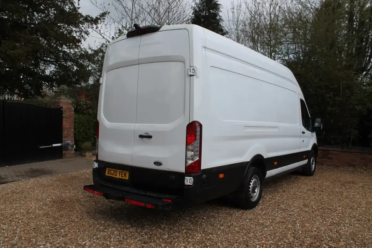 Usado Ford Transit 130 HP (95 kW) 2020 Branco Van