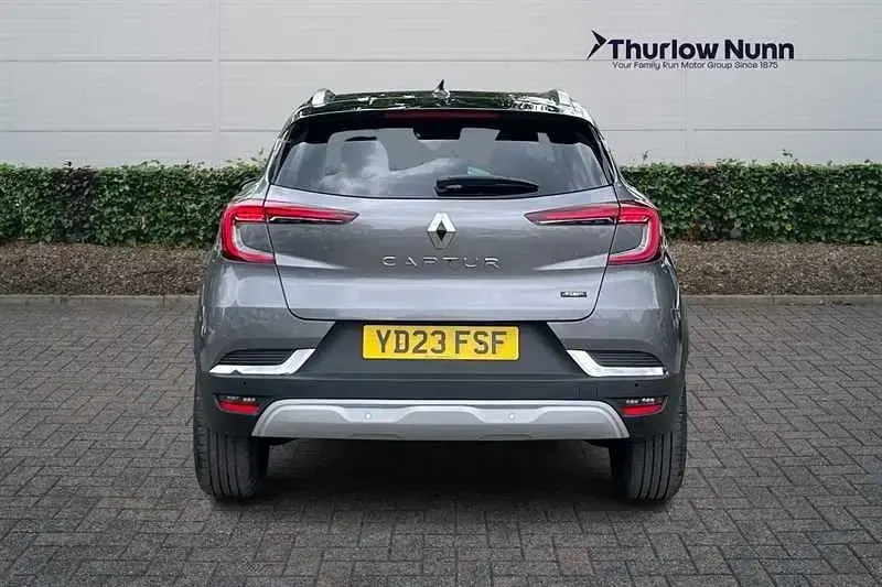 Second-hand Renault Captur Techno 145 CP (106 kW) 2023 Gri SUV