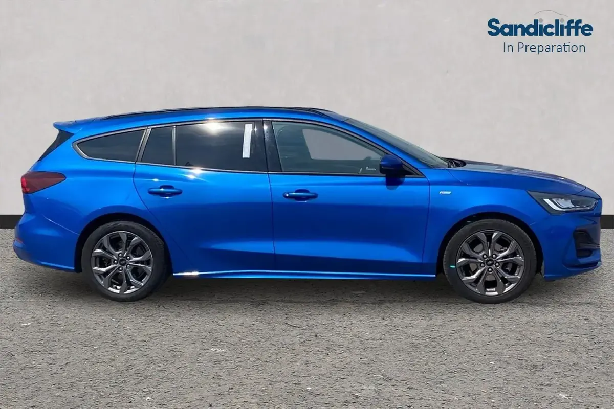 Used Ford Focus ST-Line 155 HP (114 kW) 2024 Blue Estate