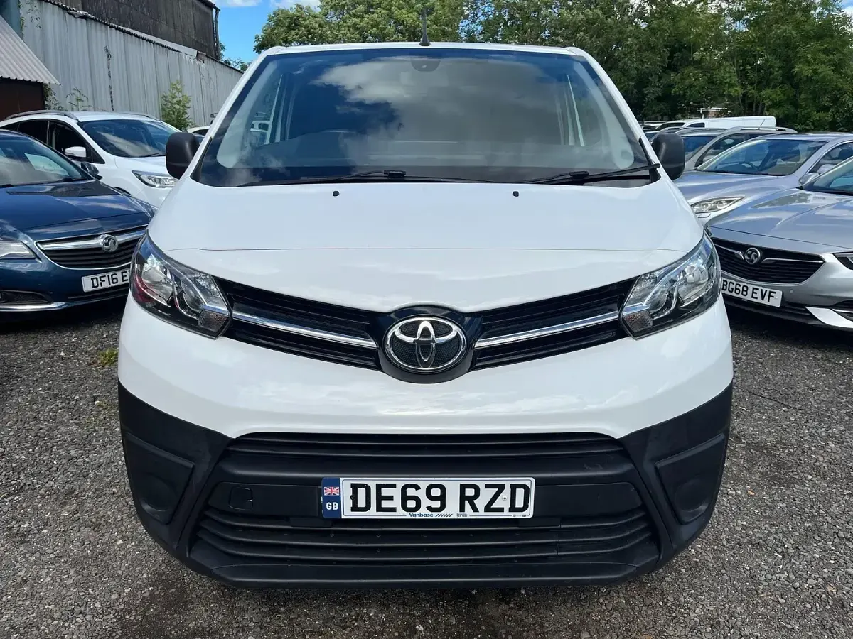Used Toyota Proace 120 HP (88 kW) 2019 White MPV