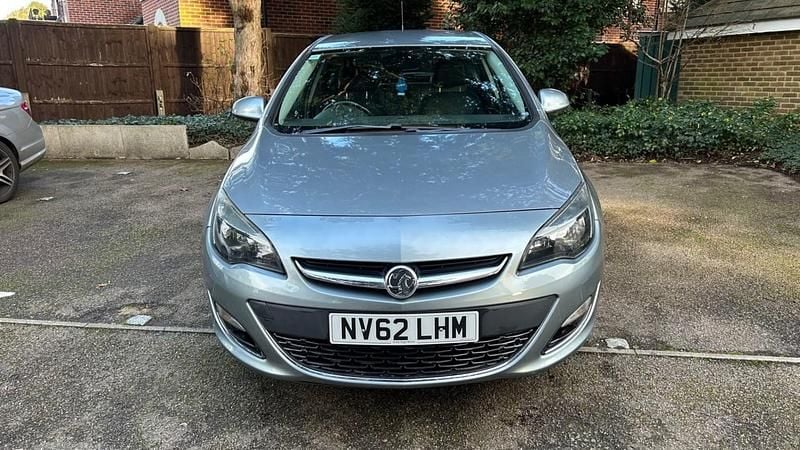 Used Vauxhall Astra 115 HP (84 kW) 2012 Silver Hatchback