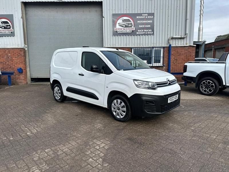 White Used 2022 Citroën Berlingo MPV | £6,495 (Fair price) - Image 1/4