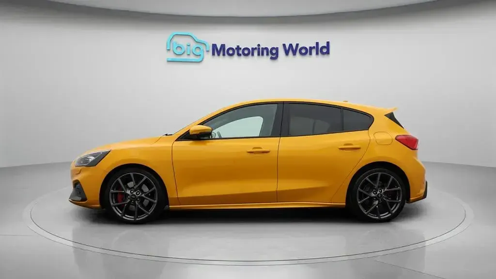 Used Ford Focus ST 280 HP (205 kW) 2019 Orange Hatchback