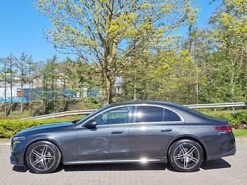 Usado Mercedes E200 AMG Line Premium 204 HP (150 kW) 2025 Cinzento Sedan