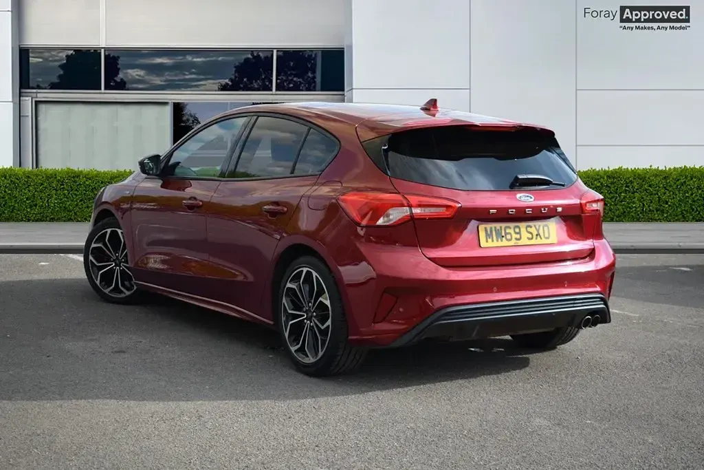 Used Ford Focus ST-Line X 2019 Ruby red Hatchback
