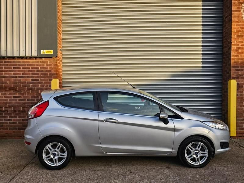 Used Ford Fiesta Zetec 2013 Silver Hatchback