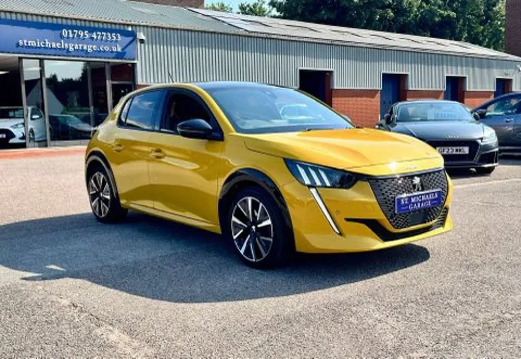 Used Peugeot 208 GT-line 2021 Yellow Hatchback