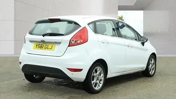 Used Ford Fiesta Zetec 2011 White Hatchback