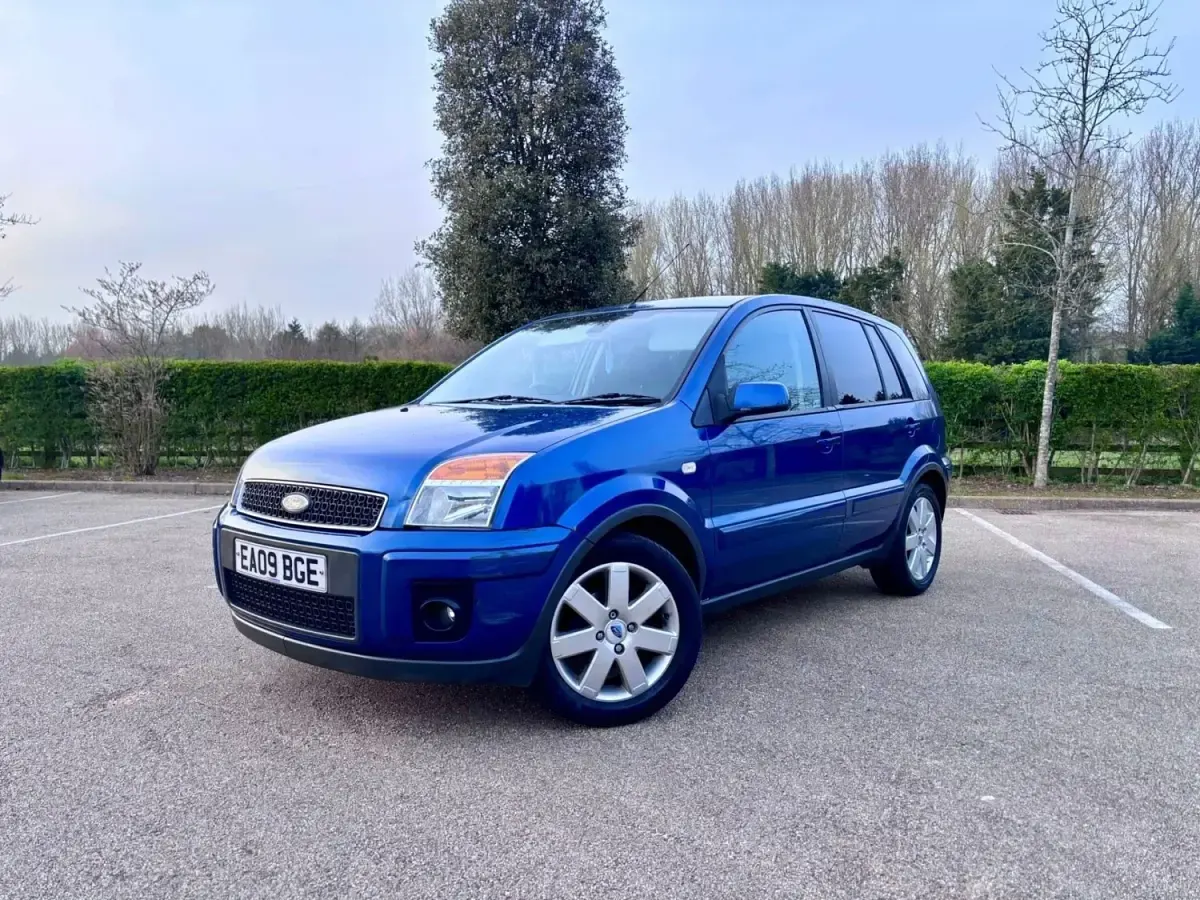 Used Ford Fusion 80 HP (58 kW) 2009 Blue Hatchback