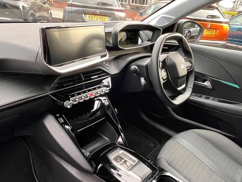 Used Peugeot e-208 Allure+ 98 kW (134 HP) 2022 Yellow Hatchback