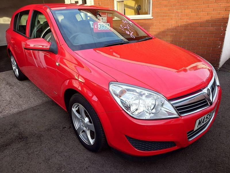 Red Used 2009 Vauxhall Astra Active Hatchback | £3,495 (Fair price) - Image 1/2