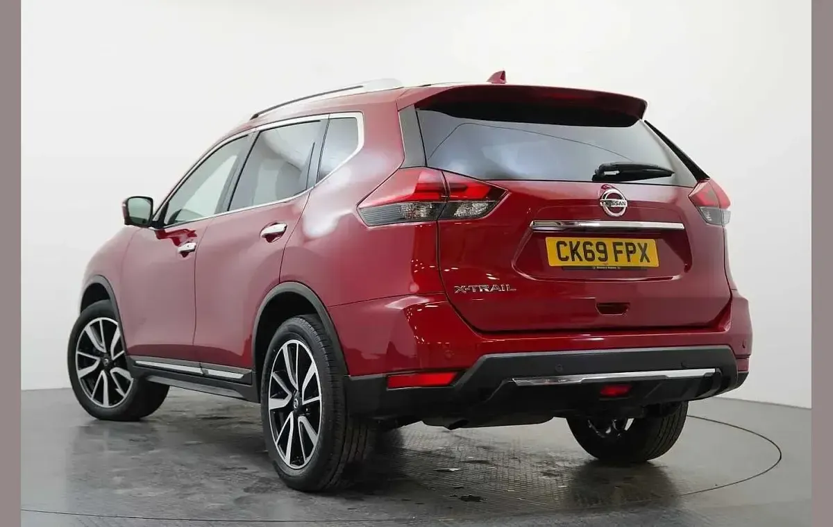 Used Nissan X-Trail Tekna 150 HP (110 kW) 2019 Red SUV