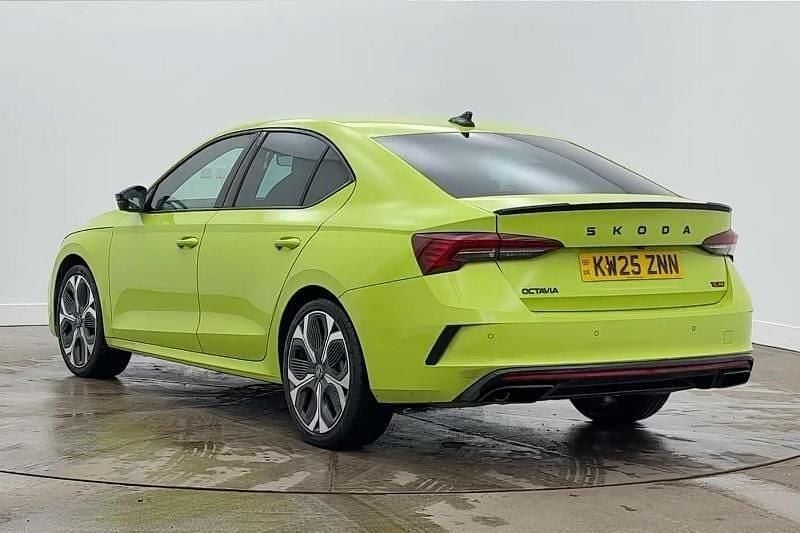 Begagnad Skoda Octavia vRS 265 HK (194 kW) 2025 Grön Halvkombi