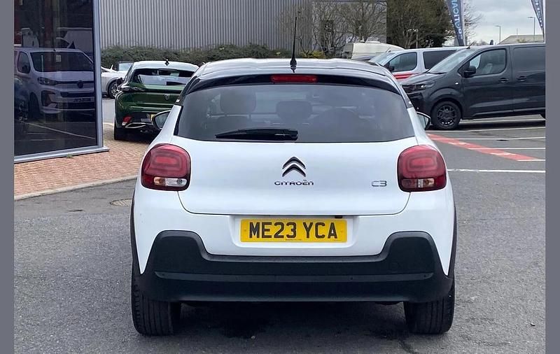 Used Citroën C3 PureTech 108 HP (79 kW) 2023 White Hatchback