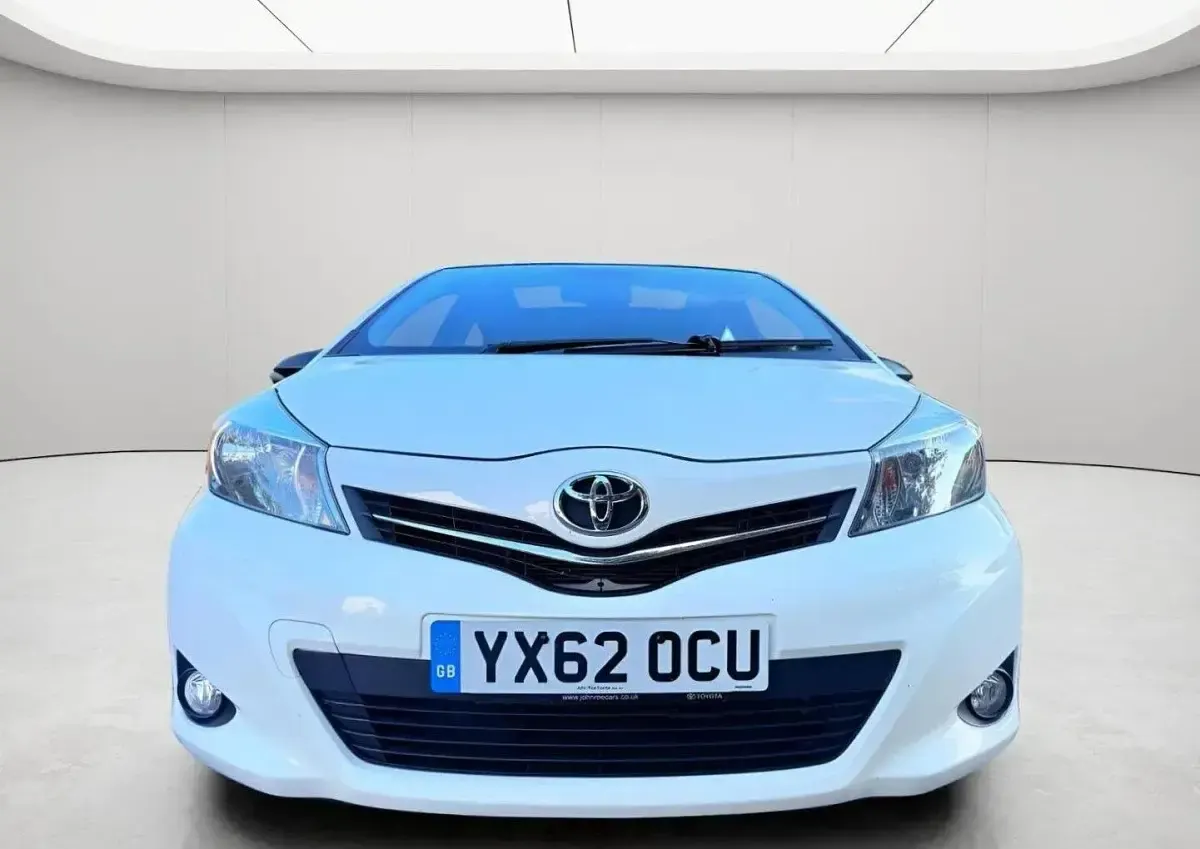 Used Toyota Yaris Multidrive S 99 HP (72 kW) 2012 White Hatchback
