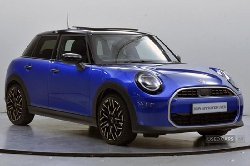 Blue New 2025 Mini Cooper Exclusive Hatchback | £30,000 (A bit pricey) - Image 1/1