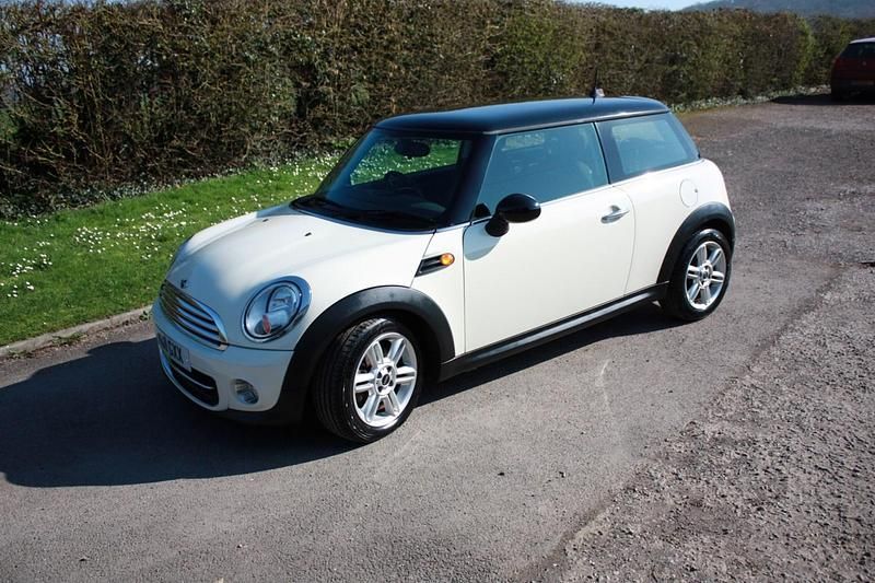 Used Mini Cooper Hatch 2011 White Hatchback