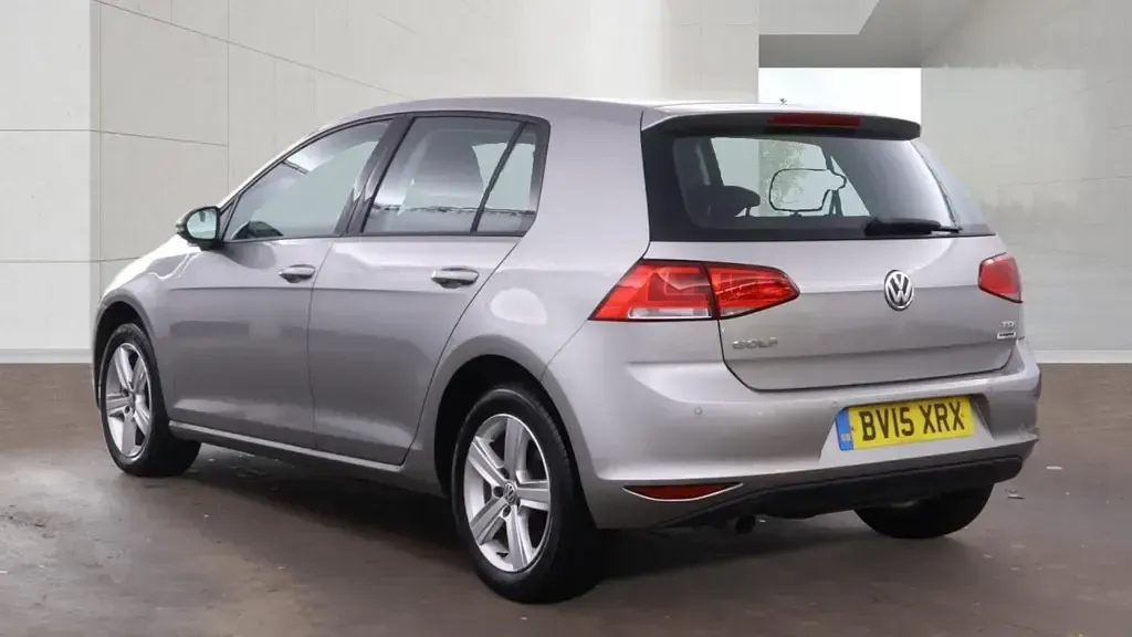 Used VW Golf VII Match 105 HP (77 kW) 2015 Silver Hatchback