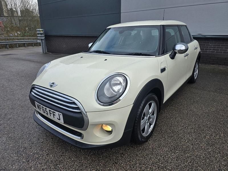 Used Mini ONE Hatch 102 HP (75 kW) 2015 White Hatchback
