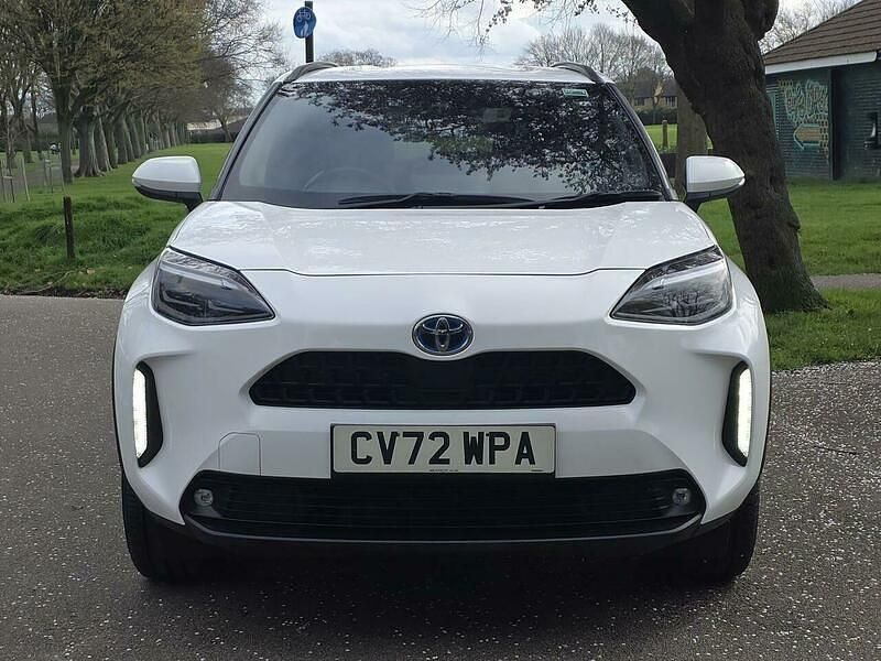 Used Toyota Yaris Hybrid Design 116 HP (85 kW) 2023 White Hatchback