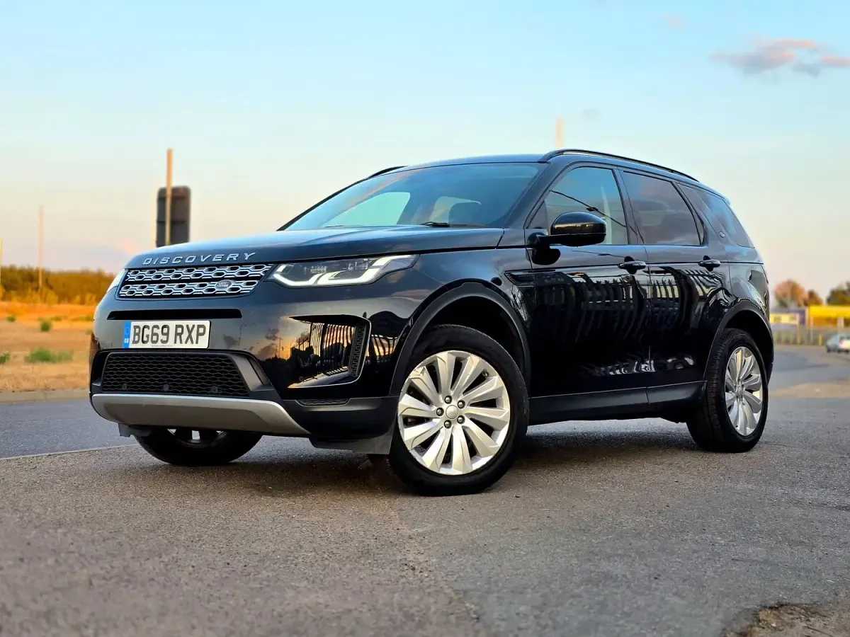 Used Land Rover Discovery 5 SE 2019 Black SUV