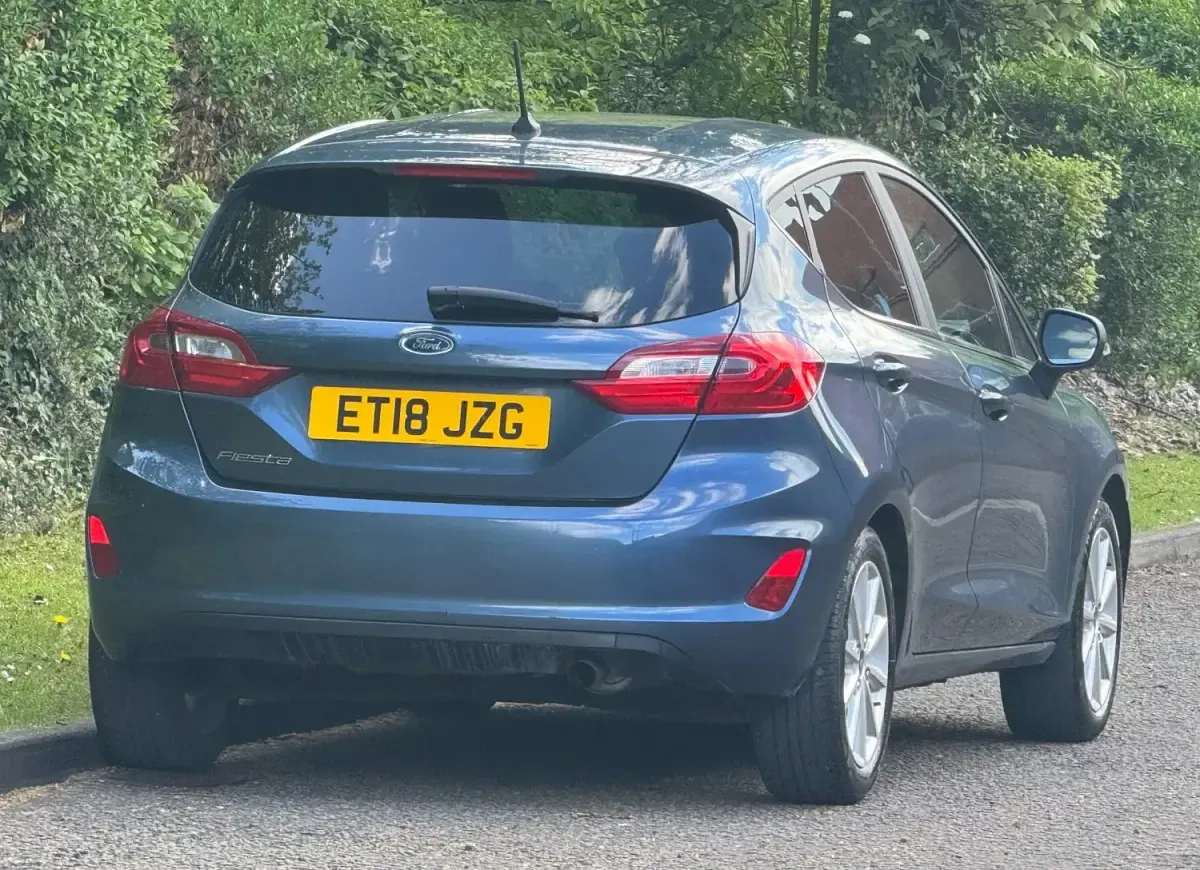 Usado Ford Fiesta Titanium 100 HP (73 kW) 2018 Azul Citadino