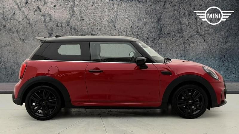 Used Mini Cooper Hatch 134 HP (98 kW) 2024 Red Hatchback