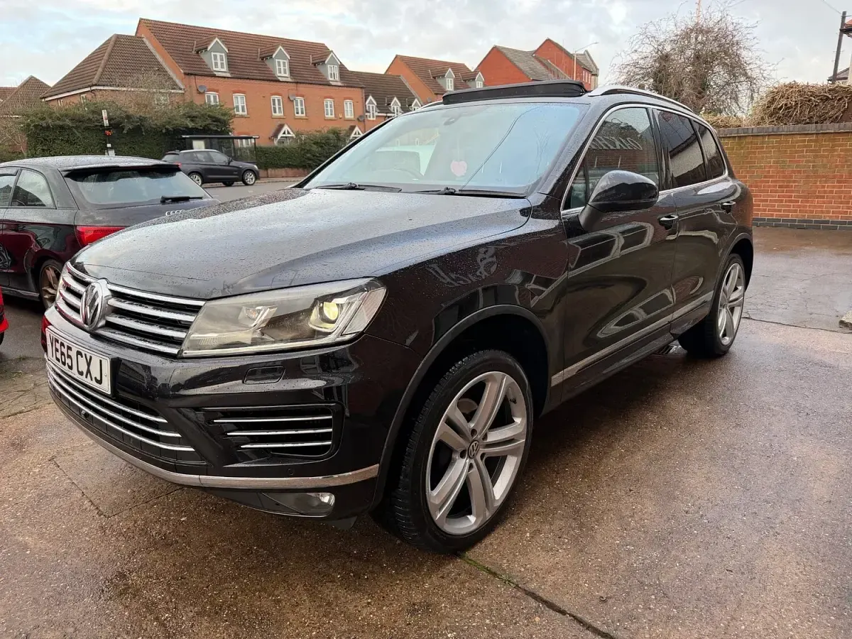 Begagnad VW Touareg R-line 2015 Svart SUV