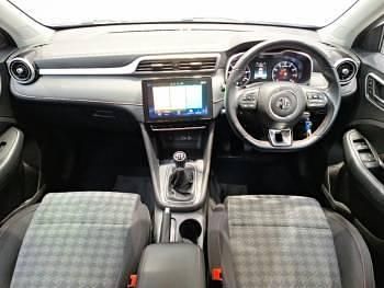 Usado MG ZS Excite 111 HP (81 kW) 2023 Branco SUV