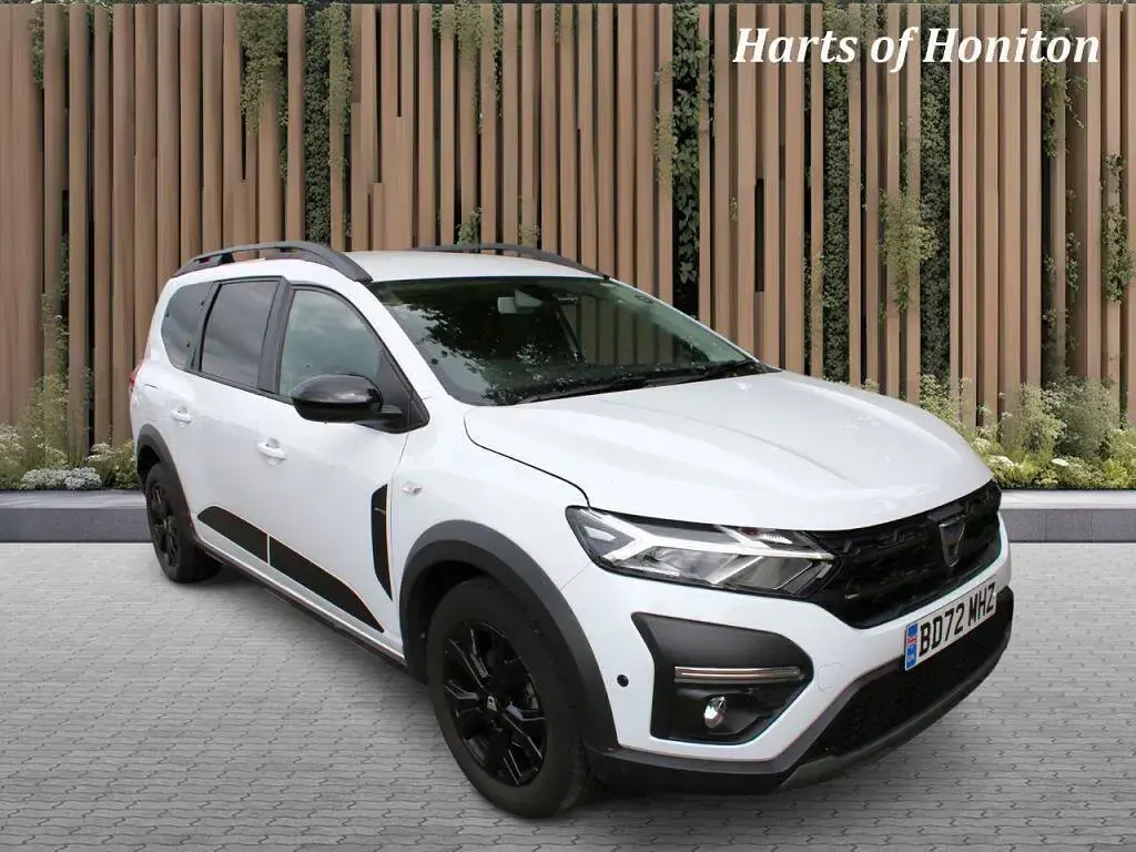 Used Dacia Jogger Extreme 2022 White MPV