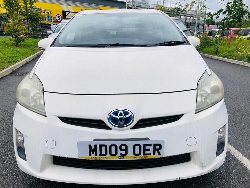 White Used 2025 Toyota Prius Hatchback | £3,600 - Image 1/2