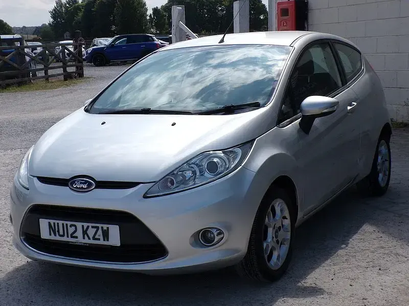 Used Ford Fiesta Zetec 82 HP (60 kW) 2012 Silver Hatchback