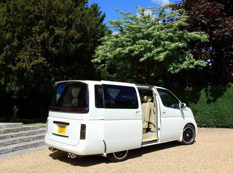 Used Nissan Elgrand 2005 White MPV