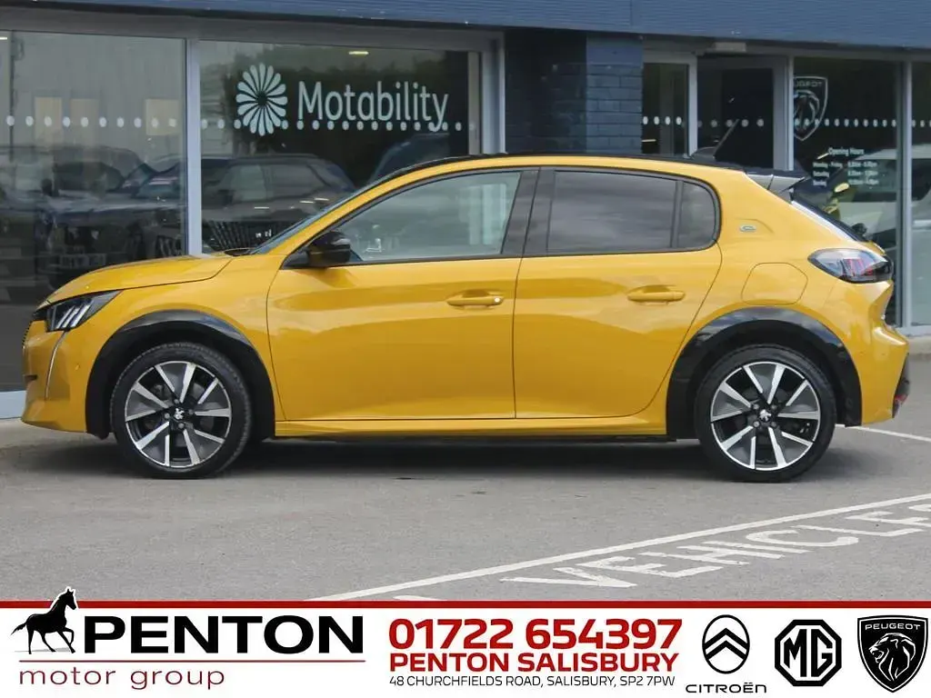 Used Peugeot e-208 Premium 100 kW (136 HP) 2021 Yellow Hatchback