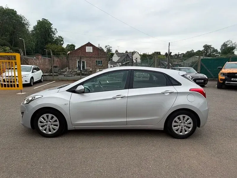 Used Hyundai i30 110 HP (80 kW) 2015 Silver Hatchback