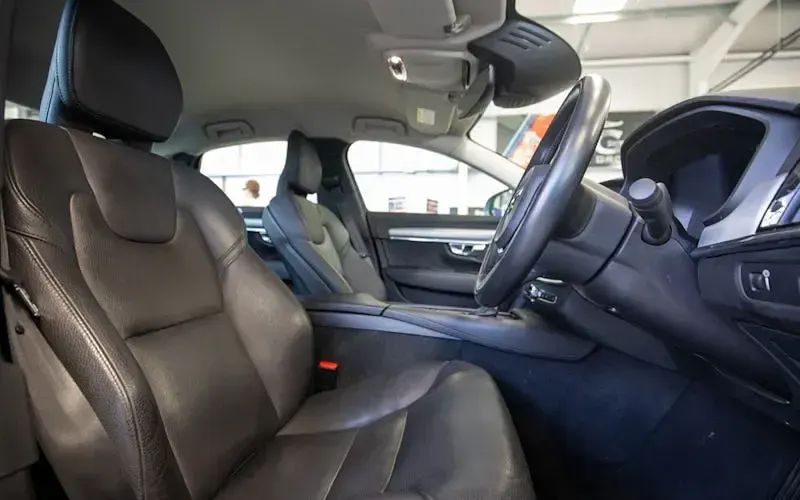 Used Volvo S90 Momentum 190 HP (139 kW) 2018 Blue Sedan