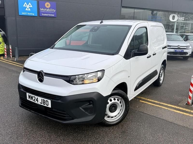 Used Citroën Berlingo 101 HP (74 kW) 2024 White MPV