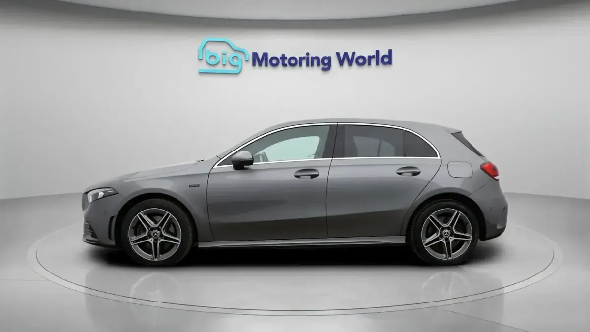 Usado Mercedes A250 Executive 259 HP (190 kW) 2020 Cinzento Citadino