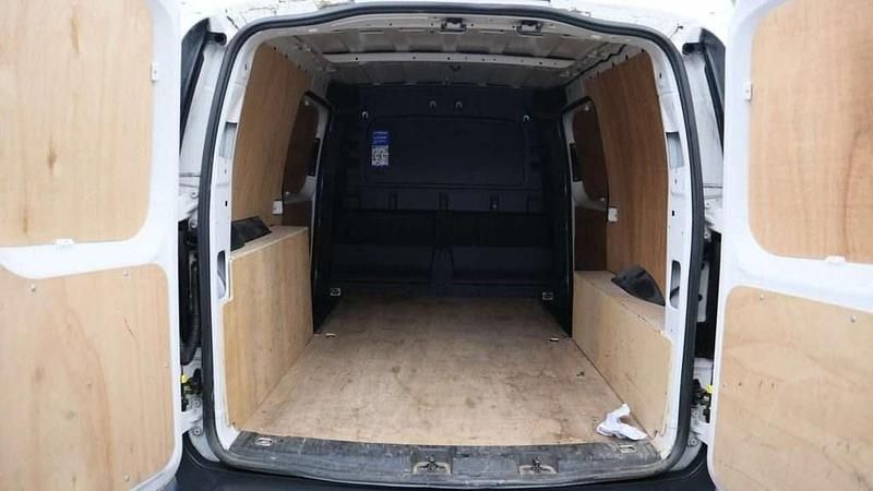 Used VW Caddy Maxi S 102 HP (75 kW) 2021 White MPV