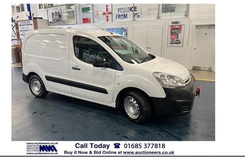 White Used 2017 Citroën Berlingo MPV | £4,260 (Super price) - Image 1/4