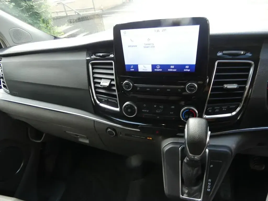 Usado Ford Tourneo Titanium 2022 Prateado Monovolume