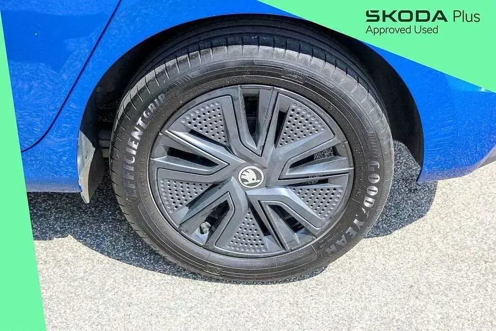 Used Skoda Fabia Colour Edition 94 HP (69 kW) 2023 Race blue metallic black body / magic pearl effect roof Hatchback