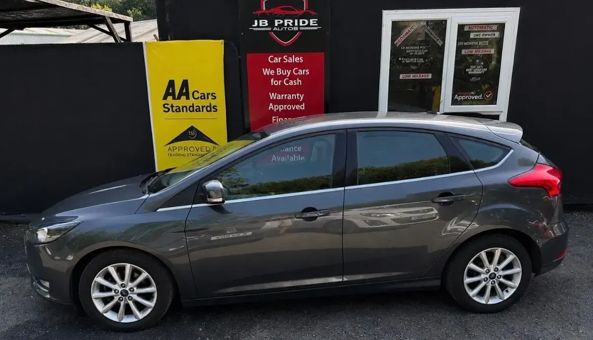 Used Ford Focus Titanium 125 HP (91 kW) 2017 Grey Hatchback