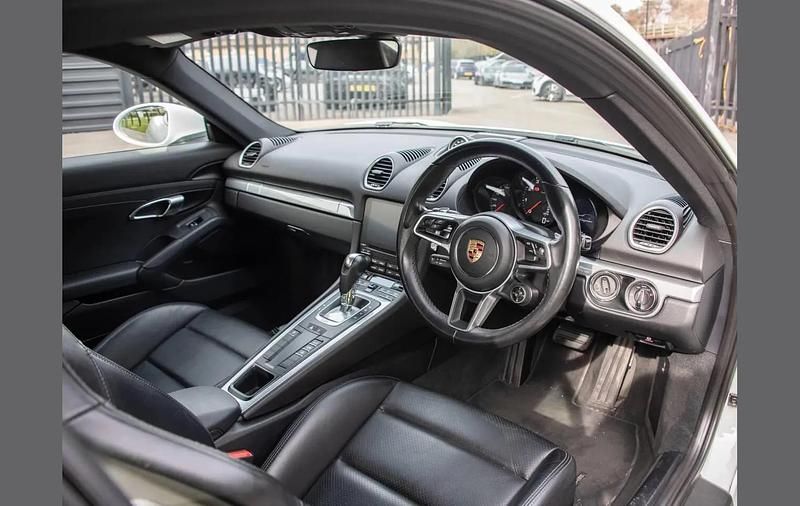 Used Porsche Cayman 296 HP (217 kW) 2019 White Coupe