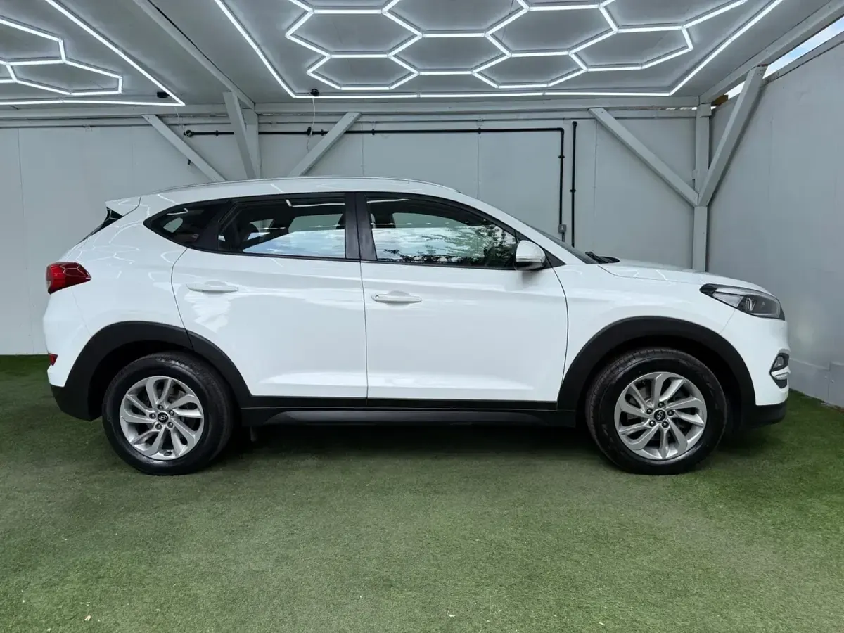 Used Hyundai Tucson SE 136 HP (100 kW) 2018 White SUV