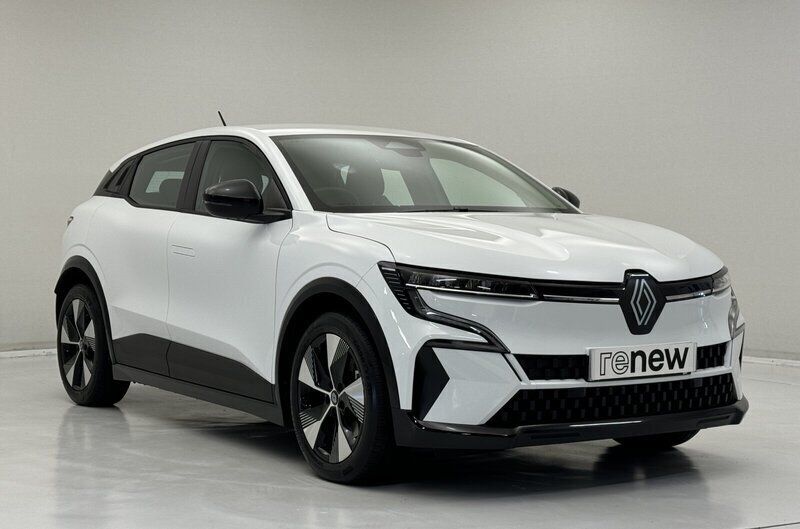Solid glacier white Used 2023 Renault Mégane Equilibre Hatchback | £20,750 (Fair price) - Image 1/4