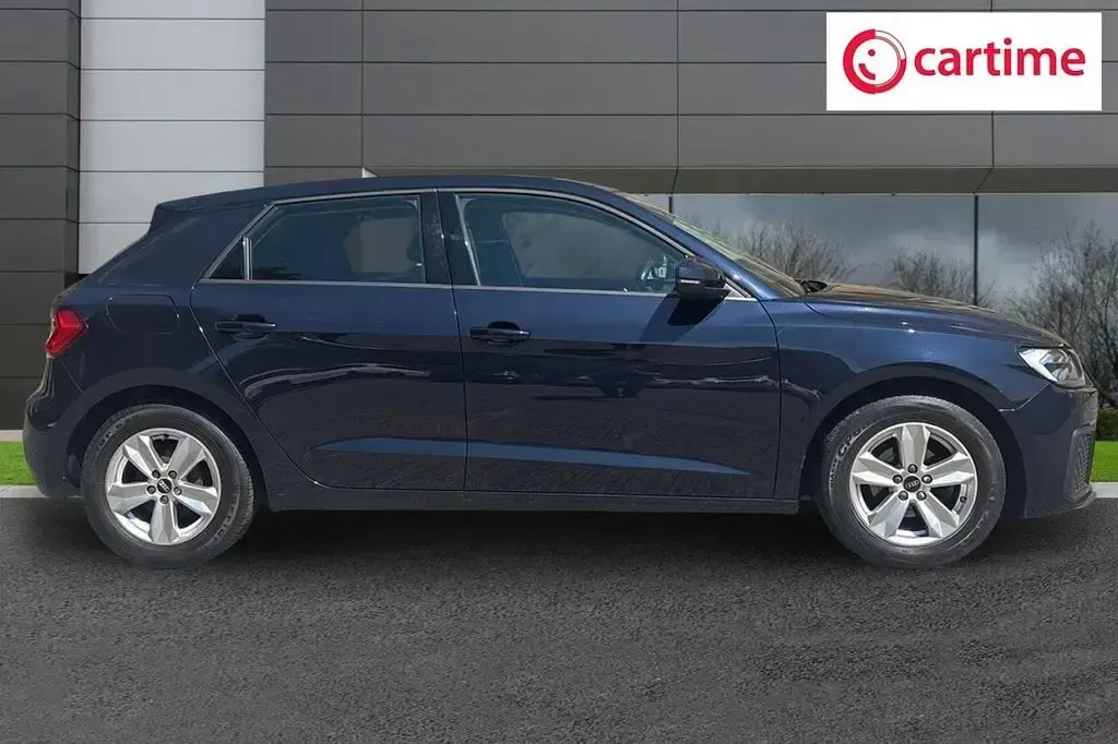 Used Audi A1 Sportback Design 95 HP (69 kW) 2021 Blue Hatchback