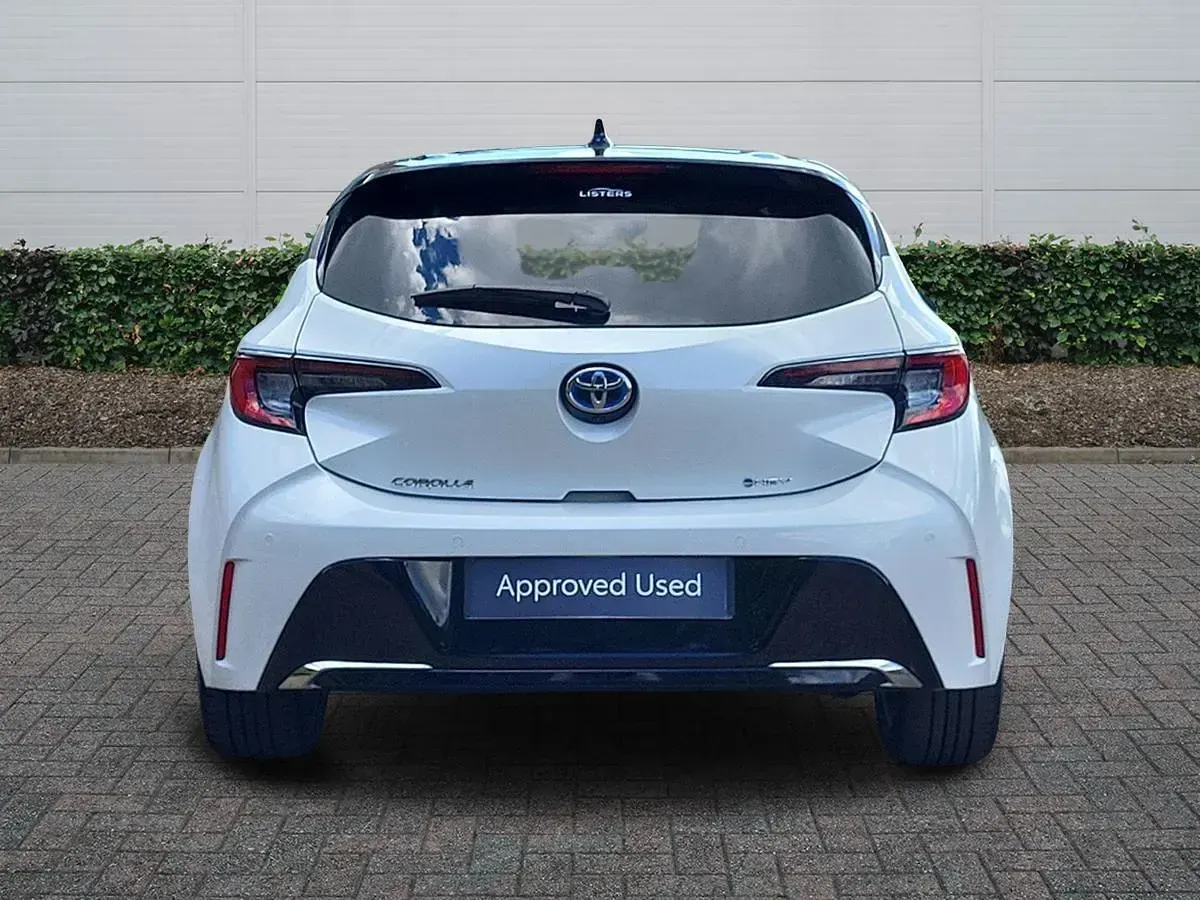 Used Toyota Corolla 196 HP (144 kW) 2025 White/black Hatchback