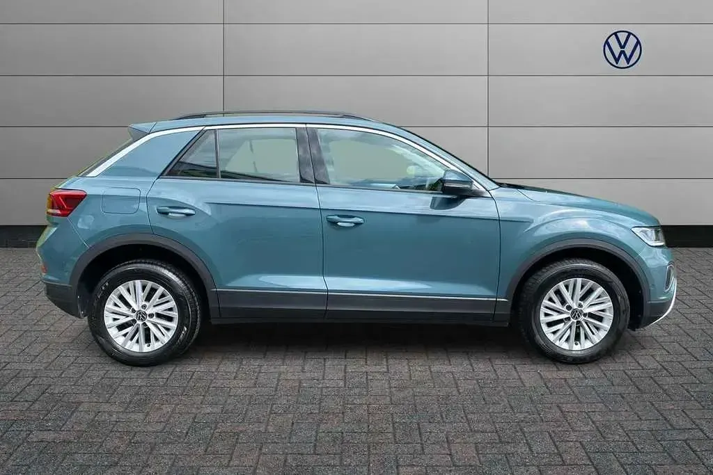Used VW T-Roc Life 110 HP (80 kW) 2023 Blue SUV
